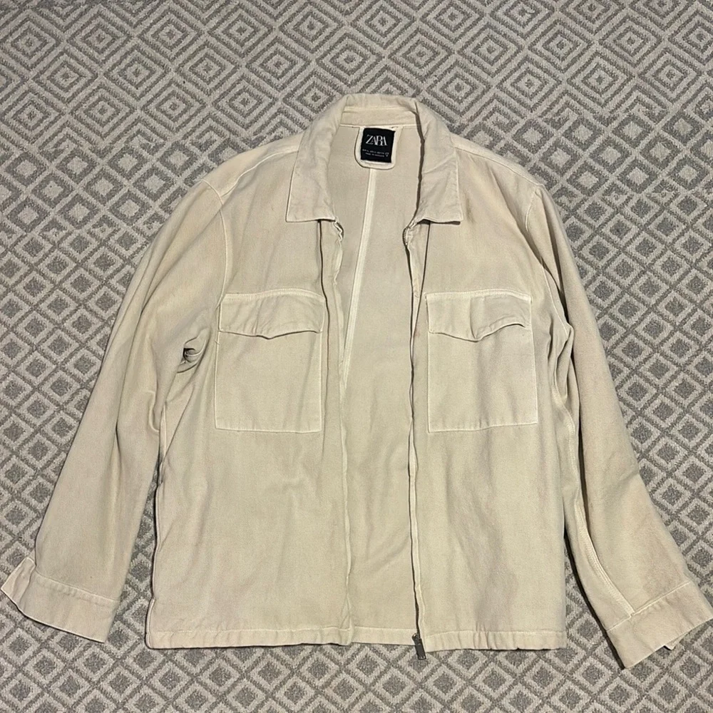Zara Cream Lightweight Shirt Jacket with Long Sleeves and Casual Style - Picture 1 of 3
